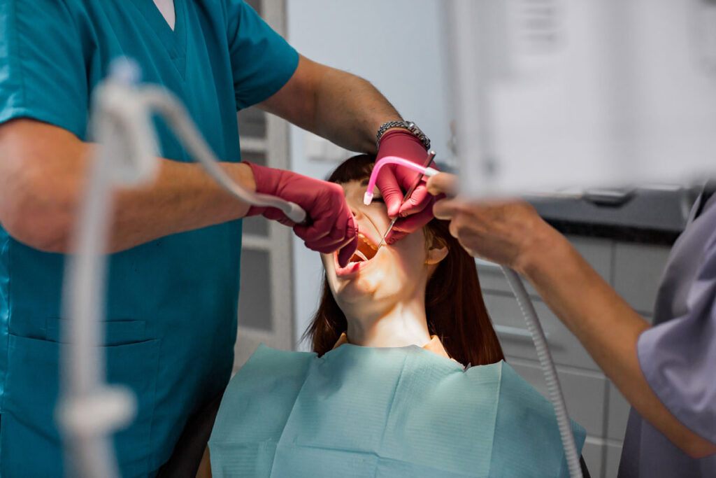 Igiena dupa implant dentar in primele zile
