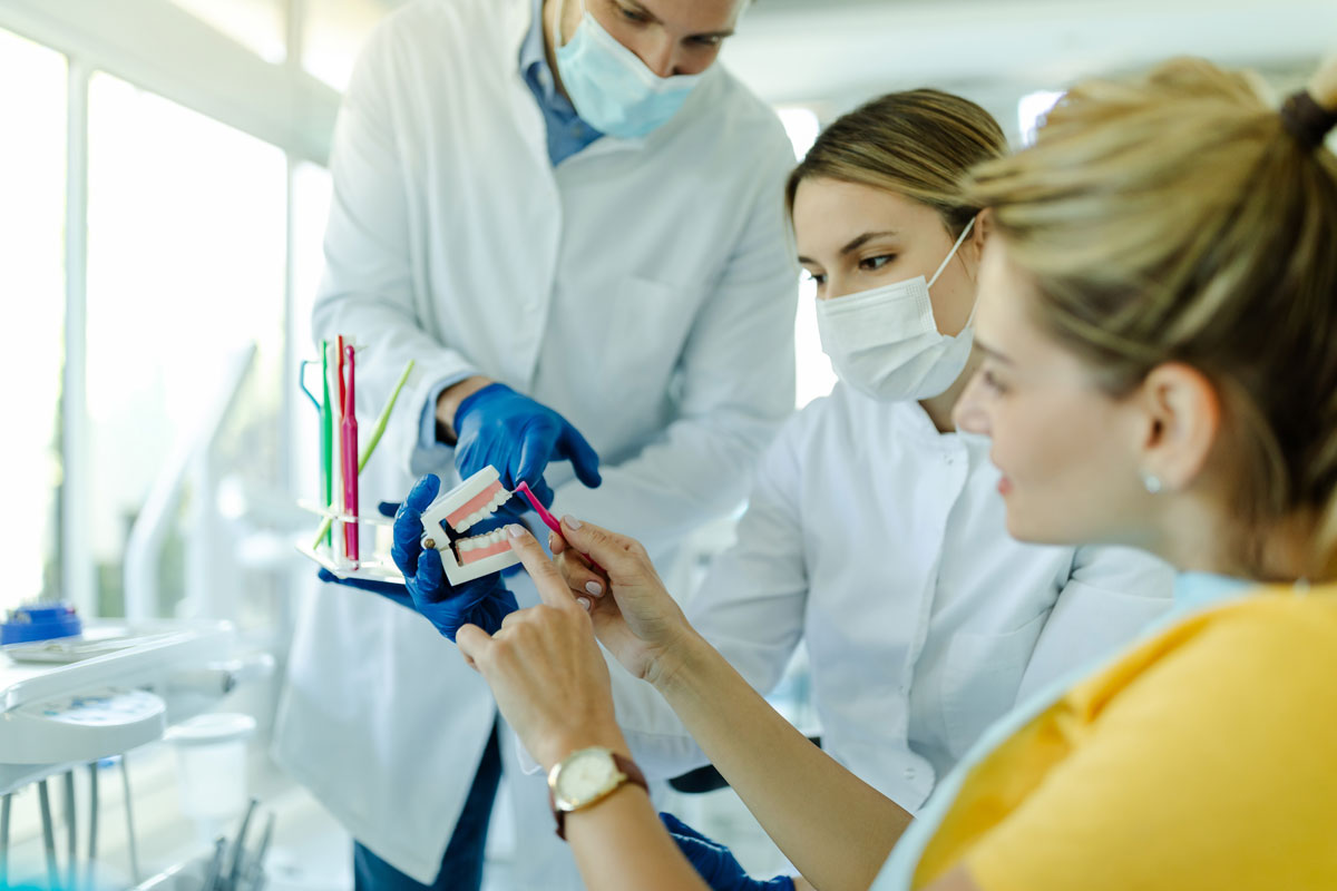semne de aparitie a infectiei la implantul dentar